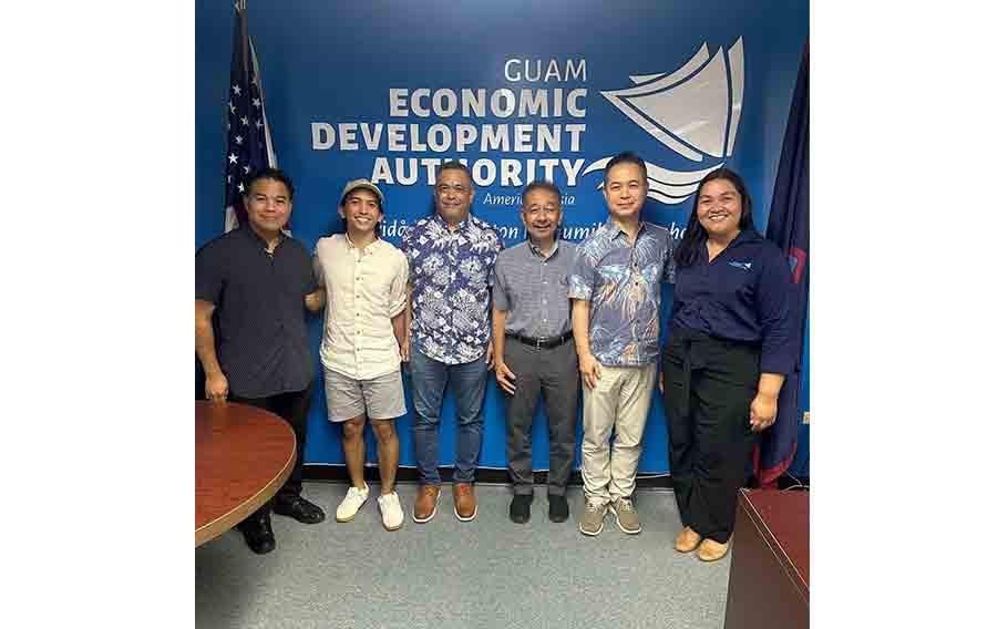 Destinu Guåhan group photo
