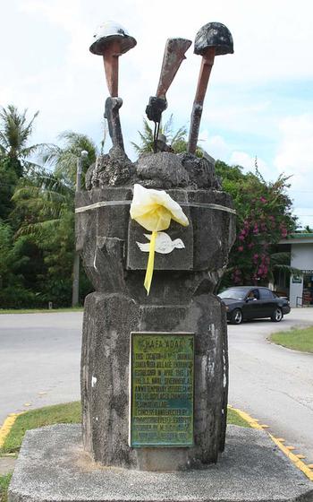 This memorial in the middle of Santa Rita is dedicated to the Sumay
villagers and people who died during the war.