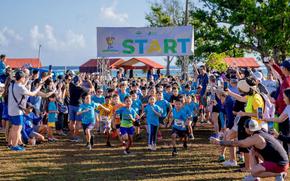 kids have just started the fun run.