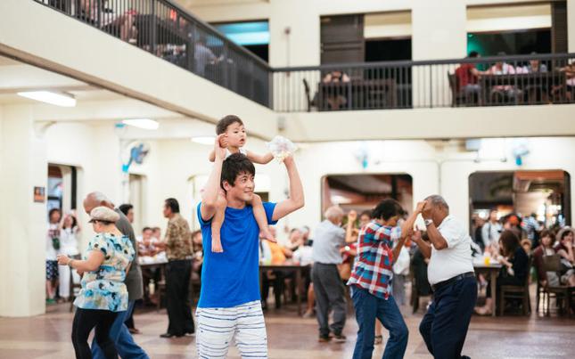 participants enjyong dancing.