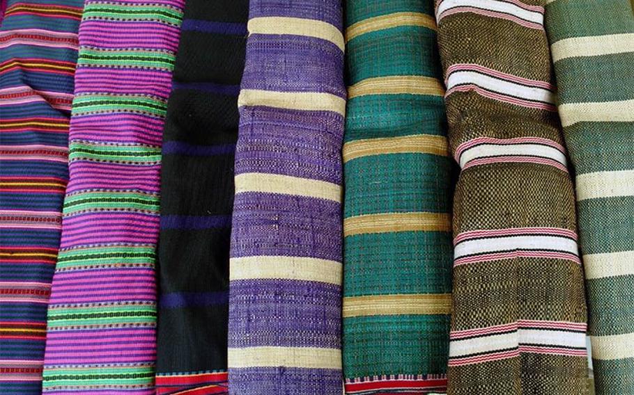 Lavalavas. Three on left made of imported commercial thread; four on right made of dried palm leaf fiber. Note: Second from right made of dried palm leaf or hibiscus fiber and imported thread. Photo by Joyce McClure:
